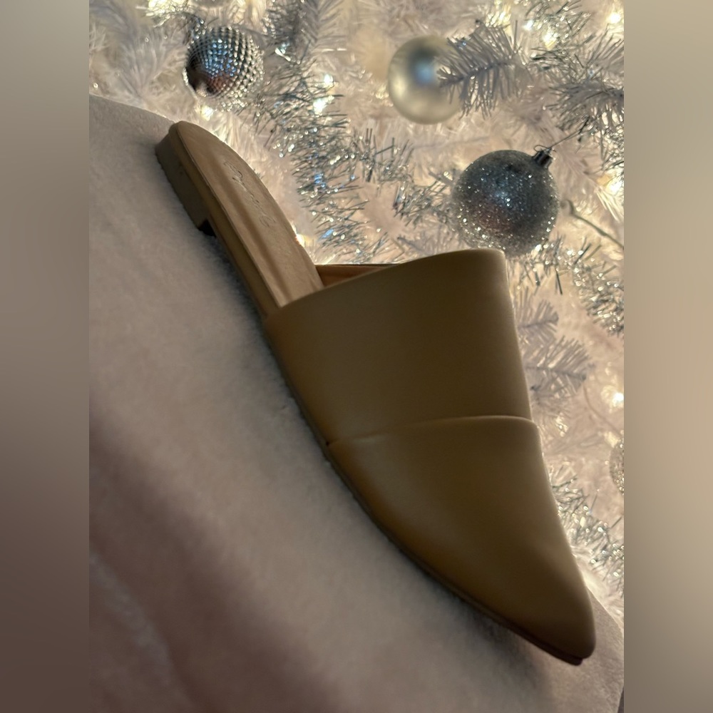 Tan flats
